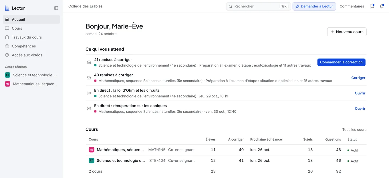 L'accueil d'une enseignante : une salutation, puis Ce qui vous attend avec les remises à corriger dans ses deux cours et ses prochains cours en direct, puis le tableau des cours.